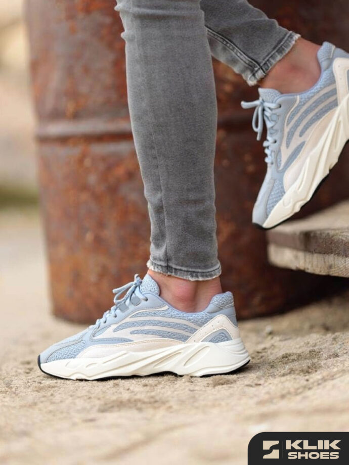⁦Yeezy 700 V2 - حذاء رياضي مناسب للخرجات اليومية⁩ - الصورة ⁦3⁩