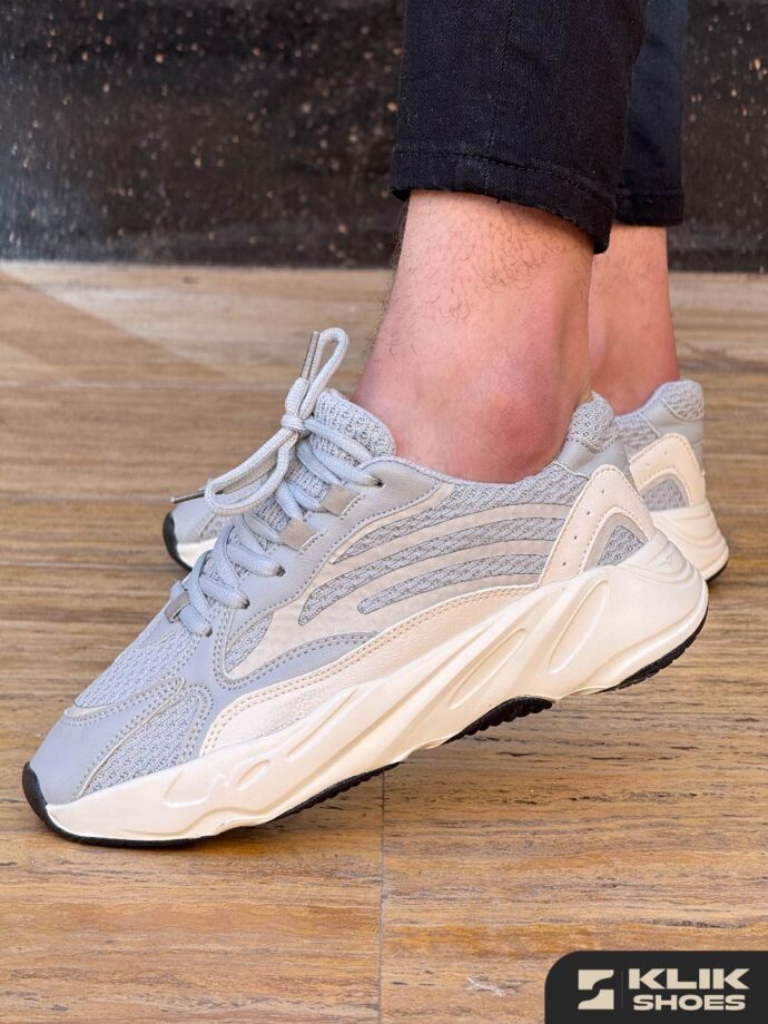 Yeezy 700 V2 - حذاء رياضي مناسب للخرجات اليومية