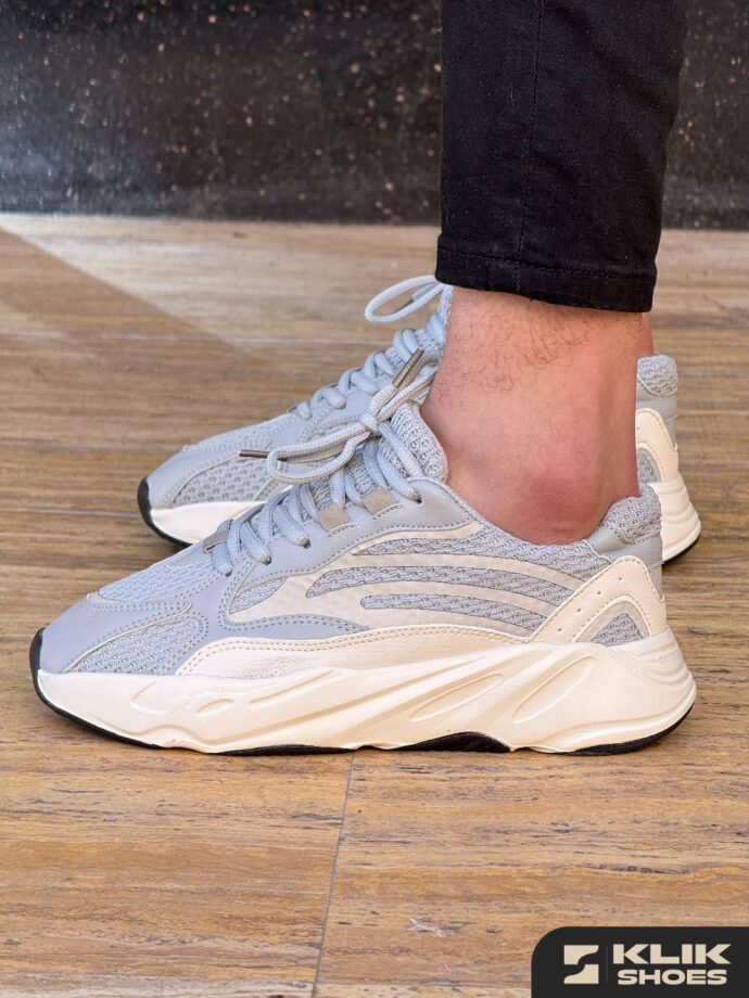 ⁦Yeezy 700 V2 - حذاء رياضي مناسب للخرجات اليومية⁩ - الصورة ⁦2⁩