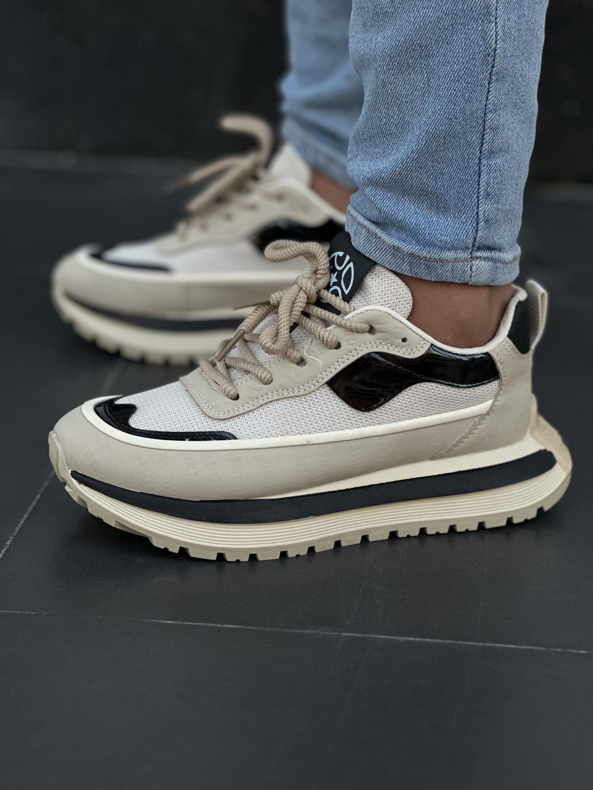 حذاء رجالي UrbanStride Vintage – ستيل فينتاج عصري - الصورة 2