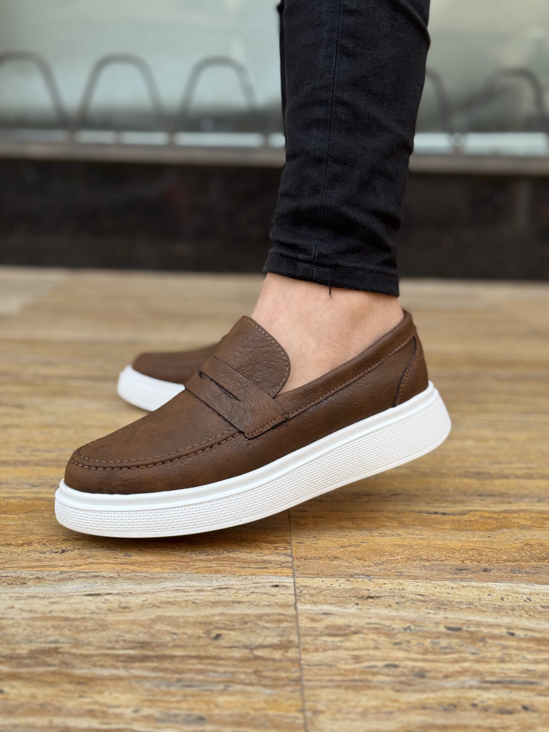 Sharp Moccasin - حذاء أنيق وراقي - الصورة 5