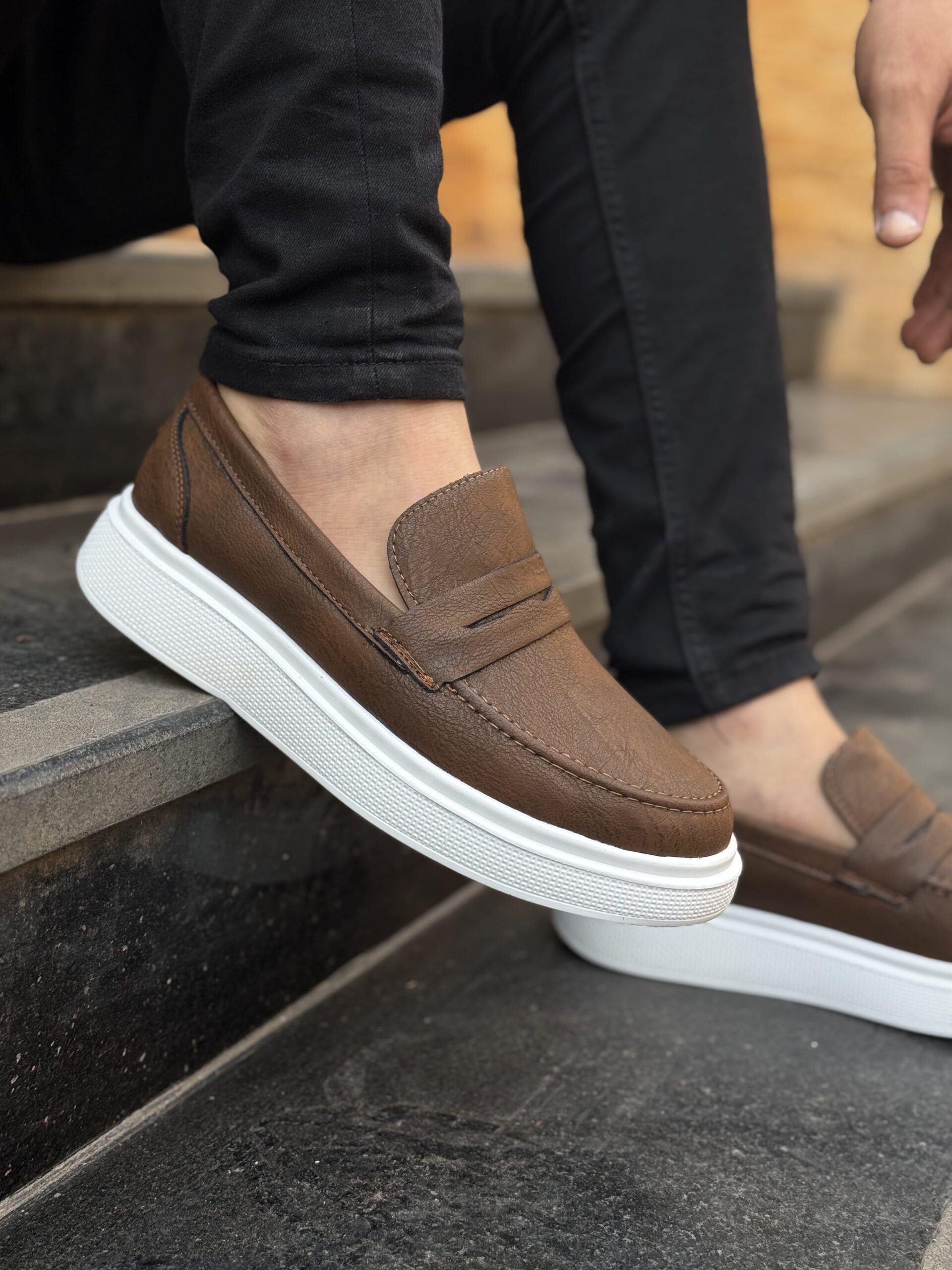 Sharp Moccasin - حذاء أنيق وراقي