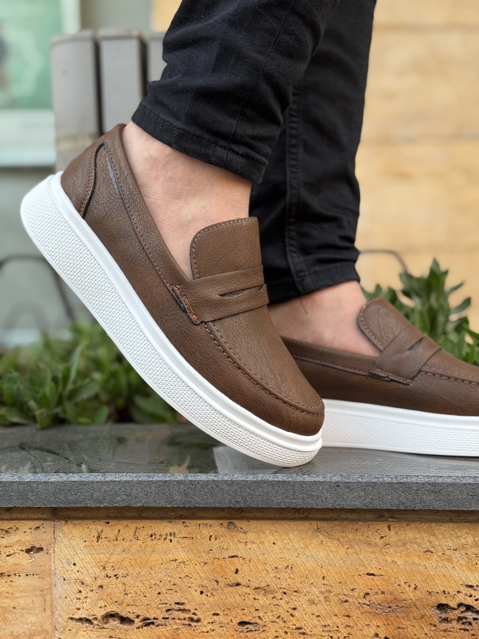 Sharp Moccasin - حذاء أنيق وراقي - الصورة 6