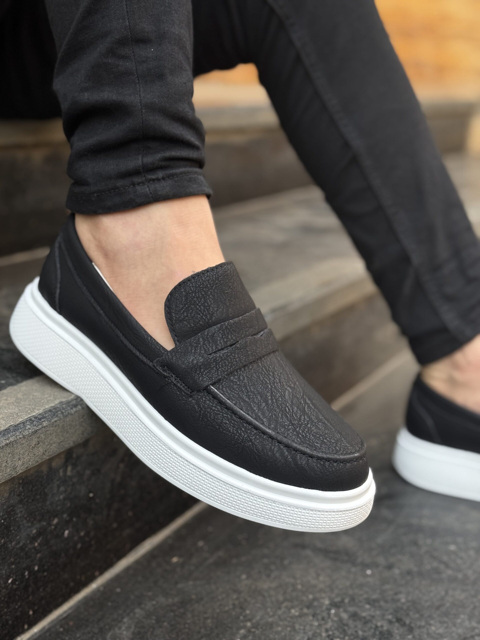 Sharp Moccasin - حذاء أنيق وراقي - الصورة 2