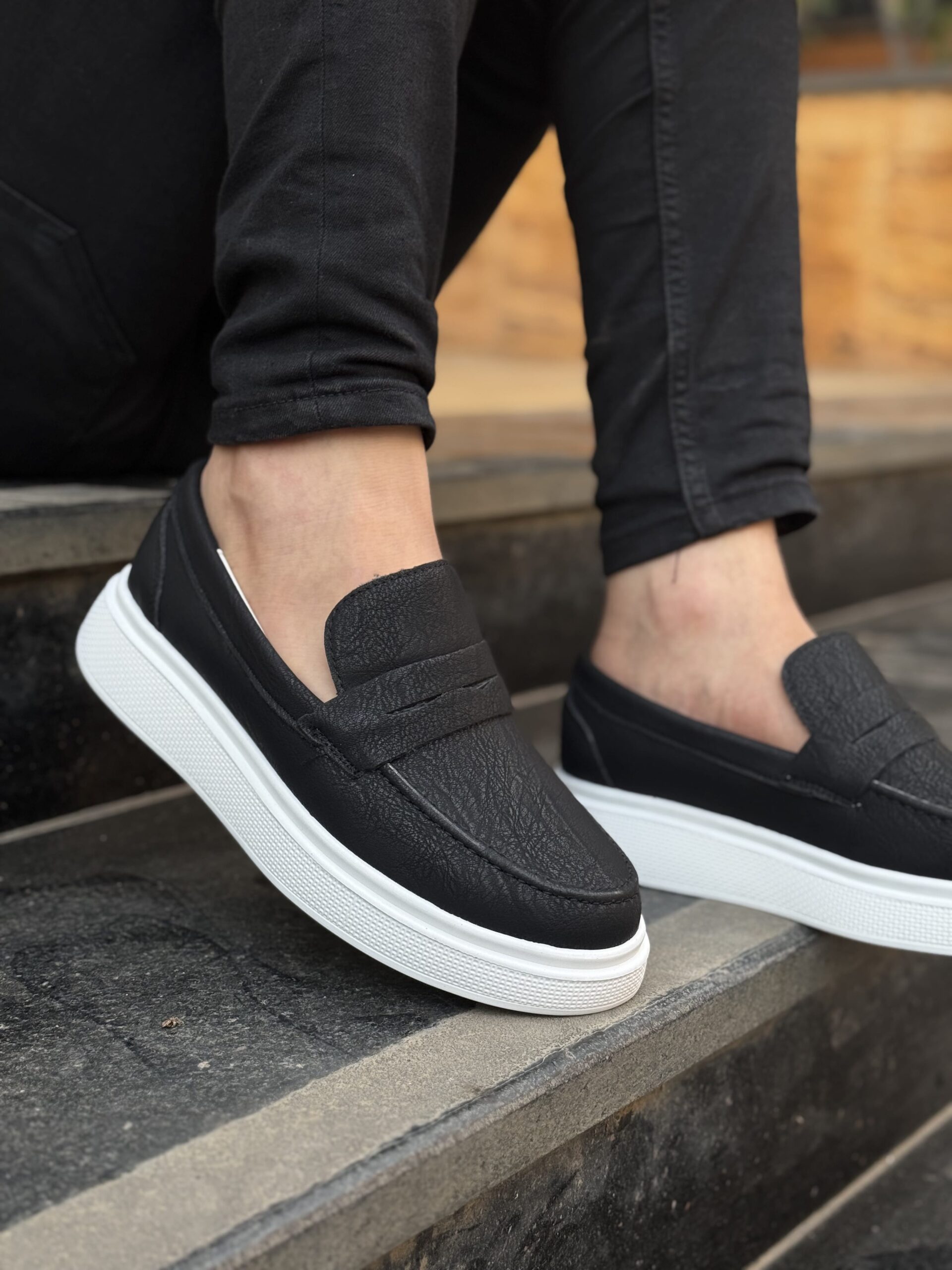 Sharp Moccasin - حذاء أنيق وراقي - الصورة 4