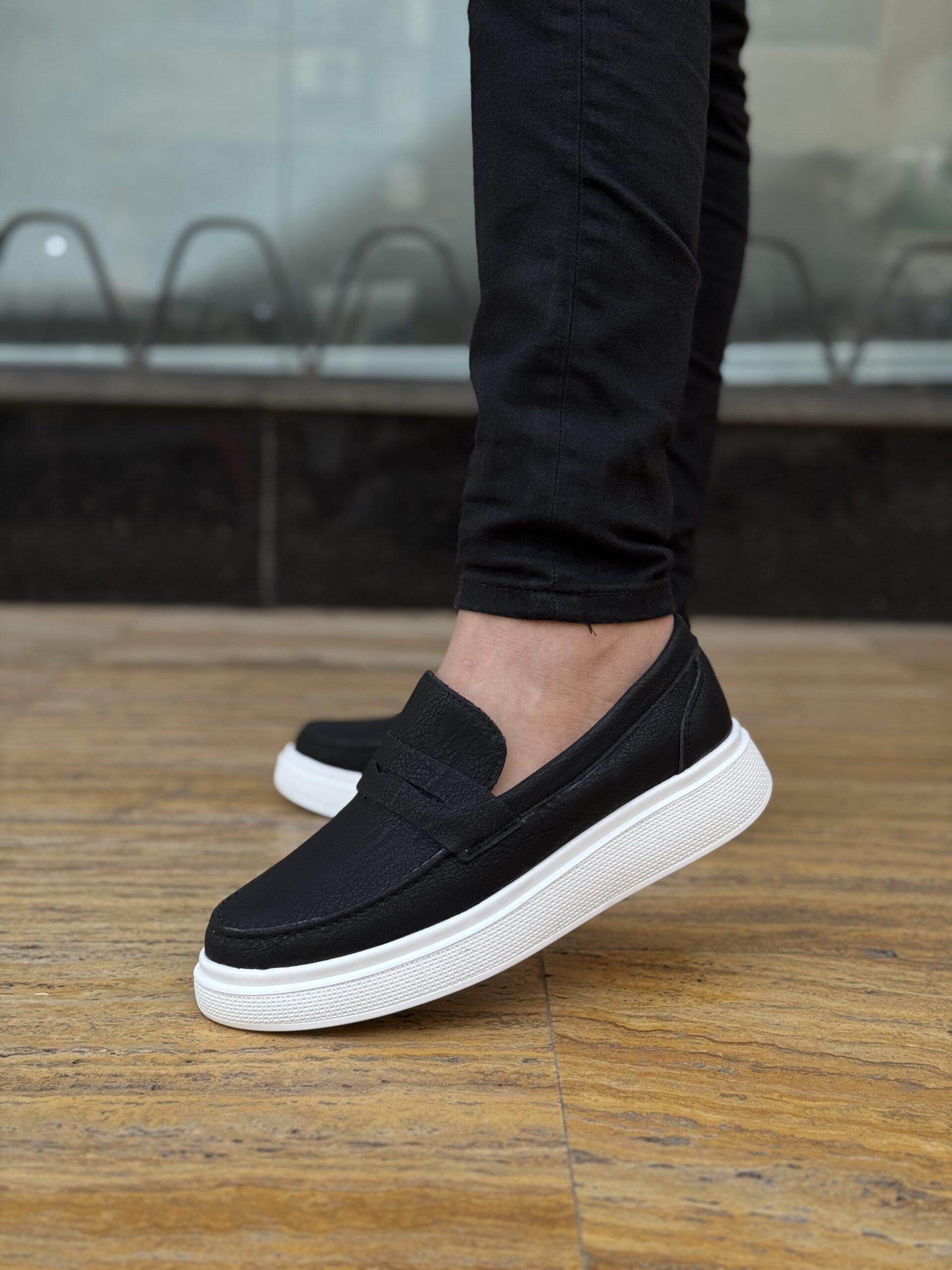 Sharp Moccasin - حذاء أنيق وراقي - الصورة 3