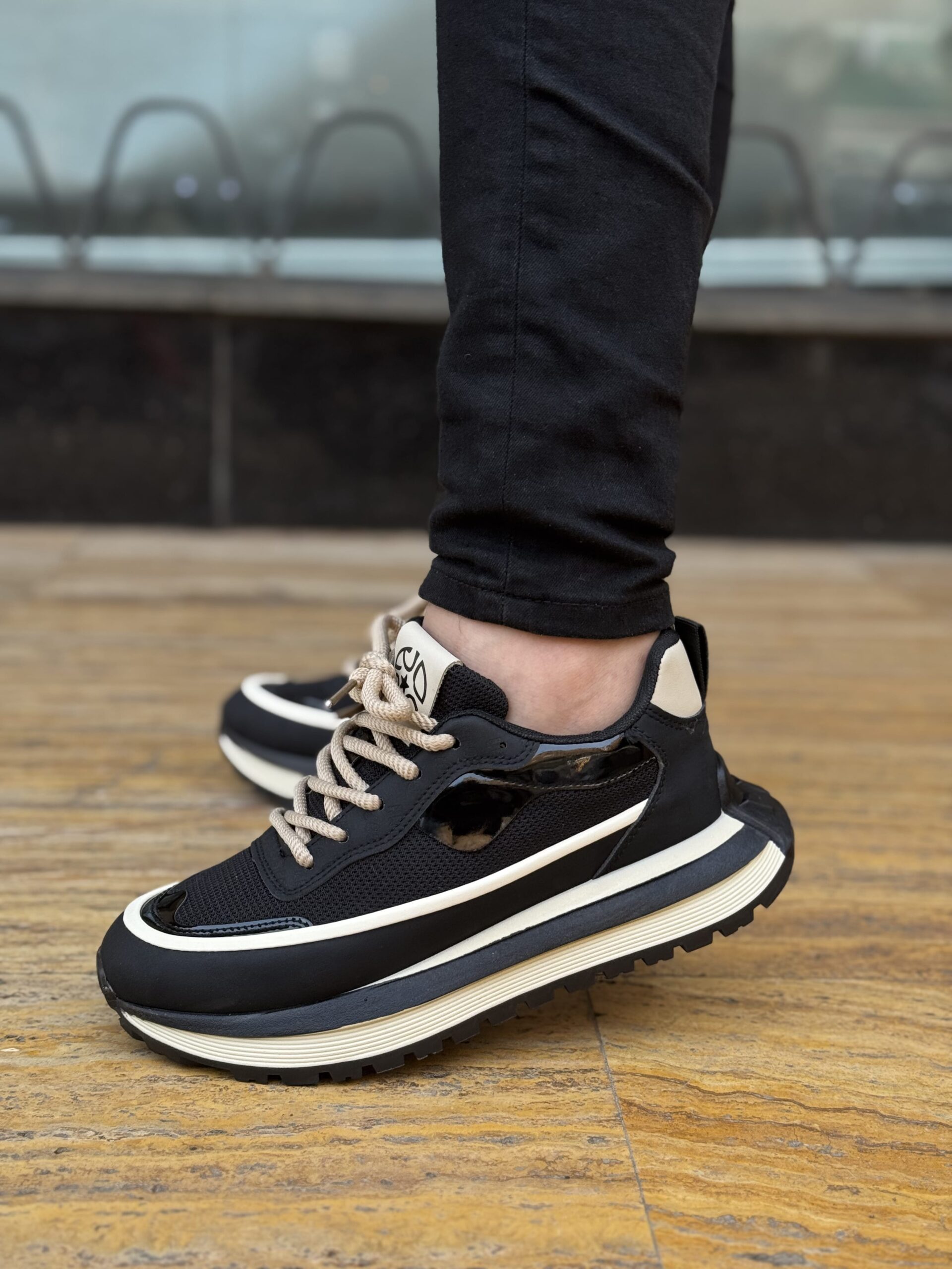 حذاء رجالي UrbanStride Vintage – ستيل فينتاج عصري