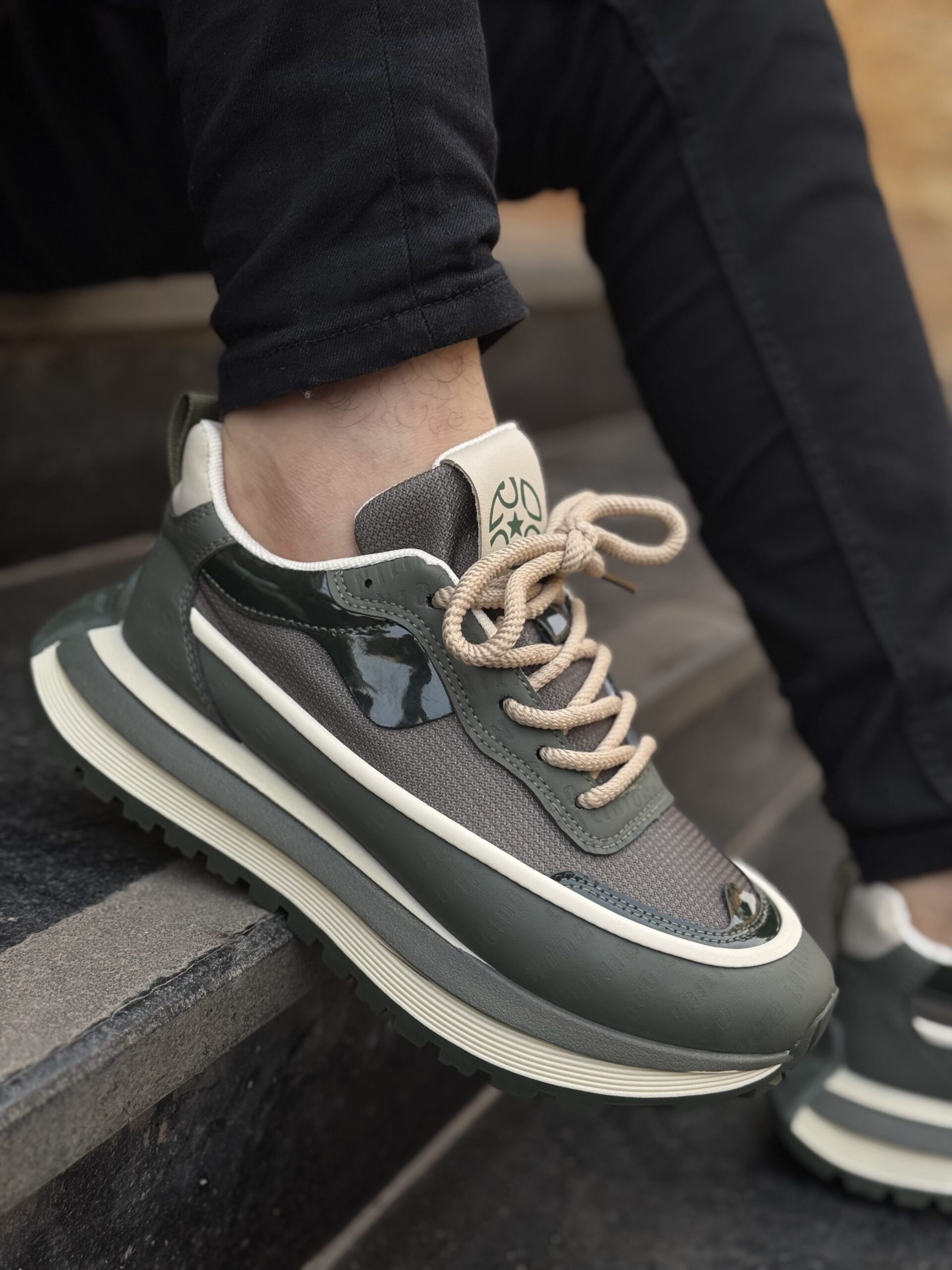 حذاء رجالي UrbanStride Vintage – ستيل فينتاج عصري - الصورة 2