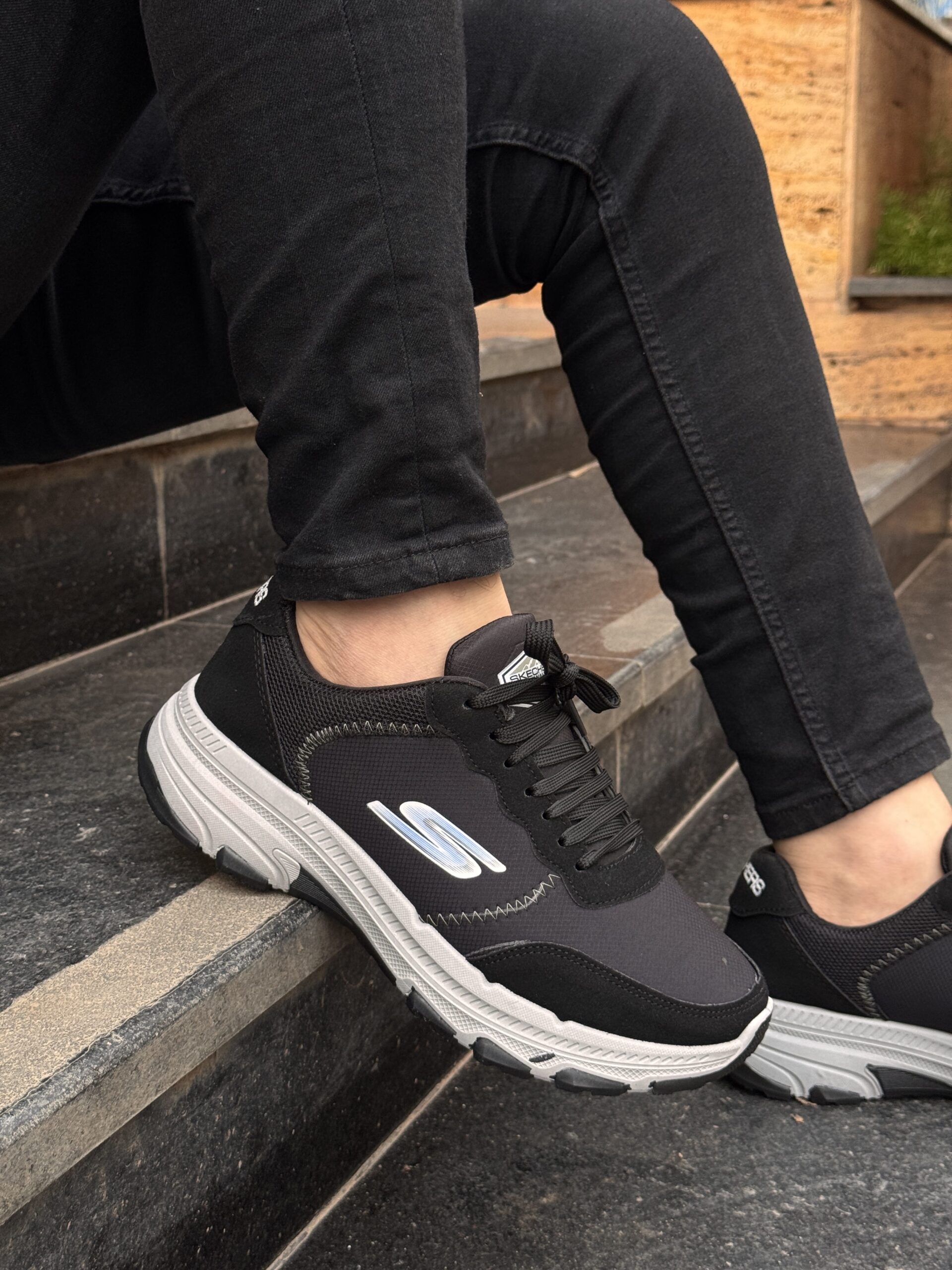 Skechers حذاء رياضي مريح للرجال - الصورة 10